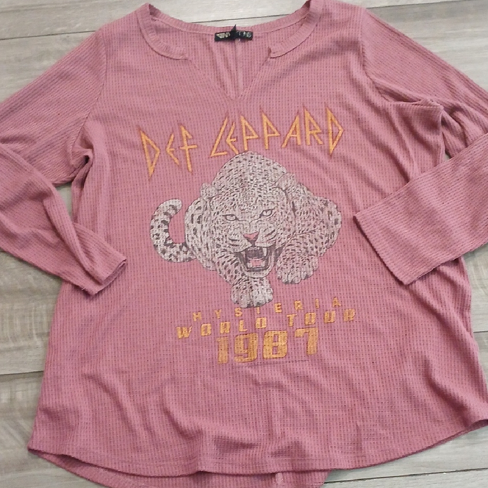 Def Leppard Women's Mauve Graphic Long Sleeve Top